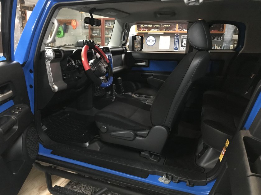 Toyota FJ Cruiser 2022 салон