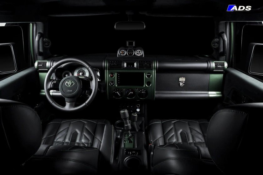 Toyota FJ Cruiser 2020 салон
