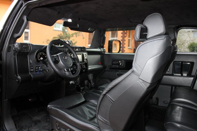 Toyota FJ Cruiser салон