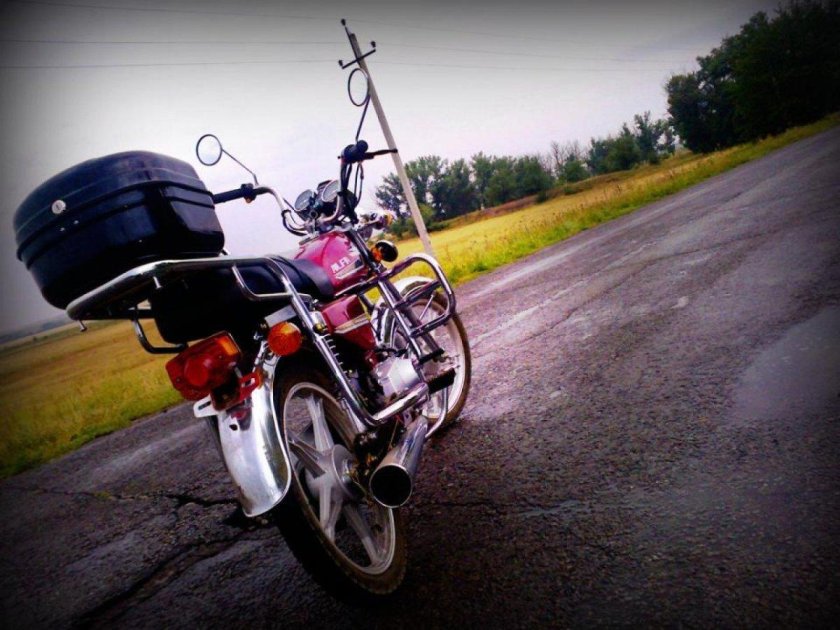 Альфа мопед на улице