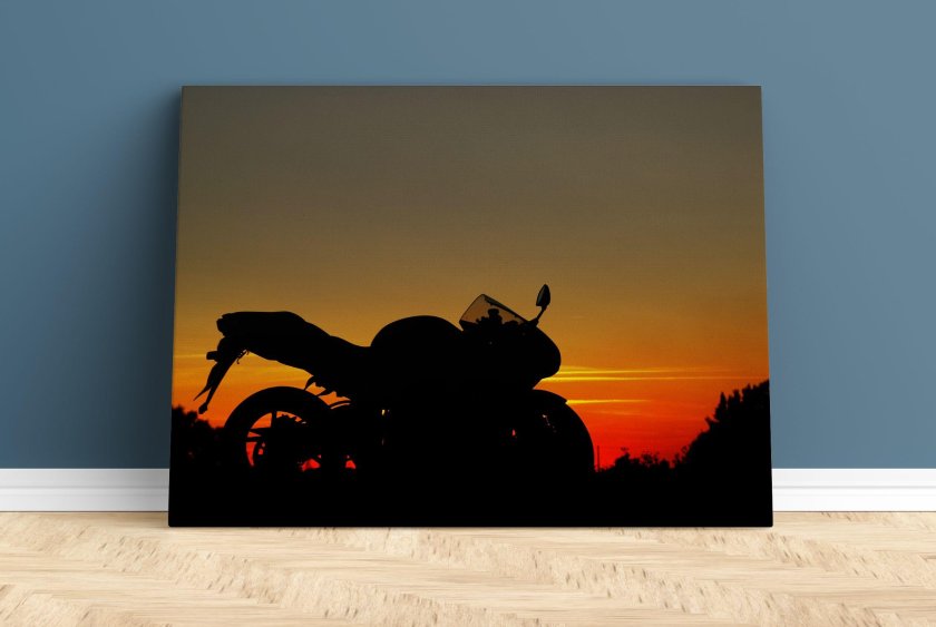 Мотоцикл на закате