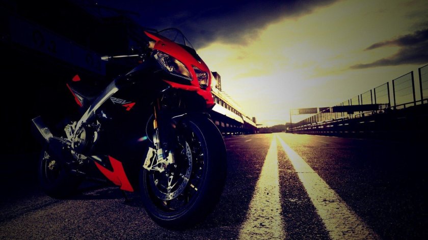 Априлия рсв4