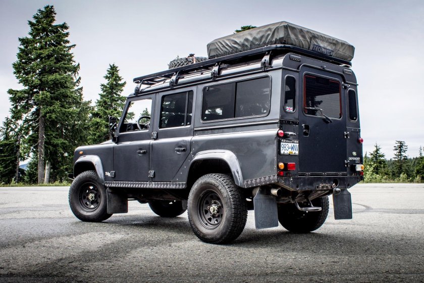 Ленд Ровер Дефендер 110