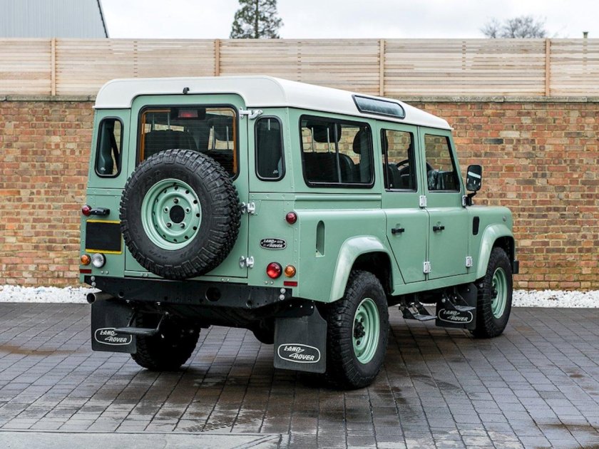 Land rover defender heritage edition