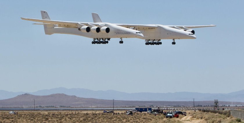 Двухфюзеляжный самолет Stratolaunch