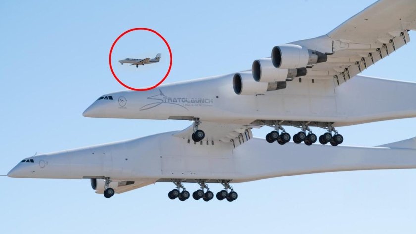 Двухфюзеляжный самолет Stratolaunch