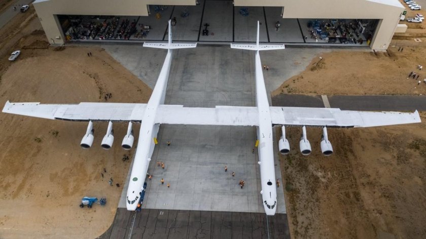 Самолет Stratolaunch model 351