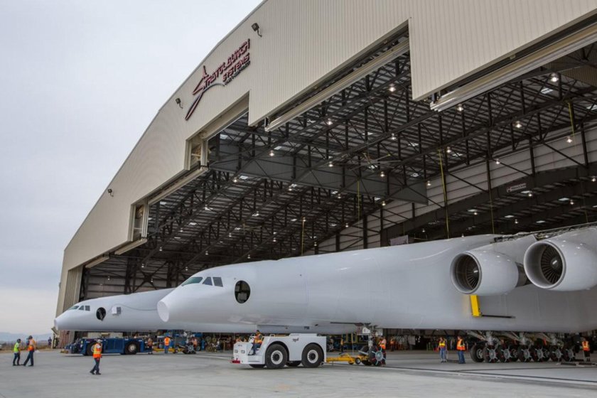 Самолет Stratolaunch model 351