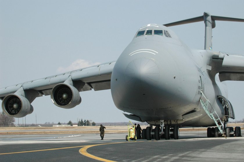 Lockheed c-5 Galaxy и АН-124 Руслан