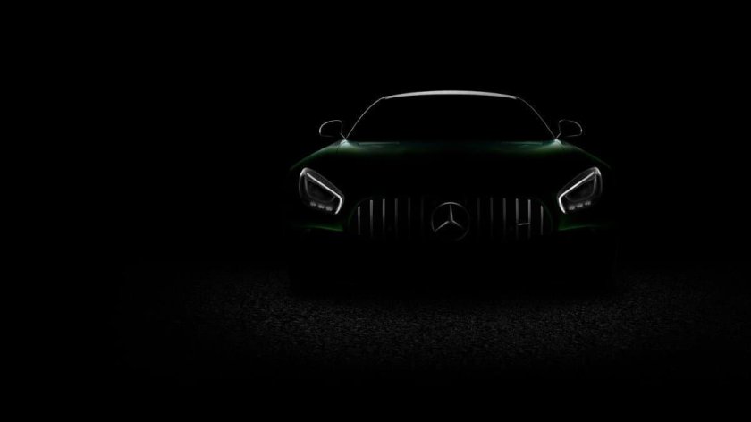 Мерседес АМГ 63 на черном фоне