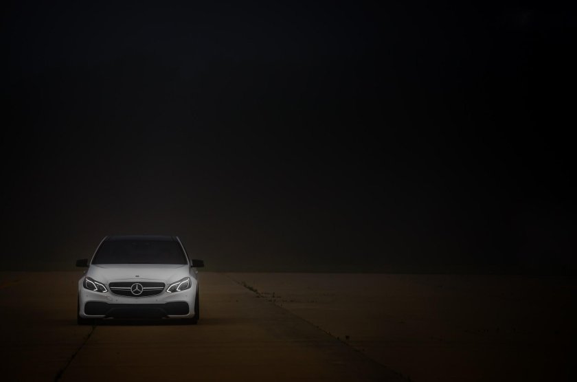 Мерседес е63 АМГ В темноте