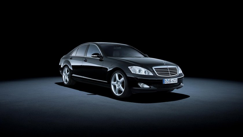 Mercedes-Benz s500 Black