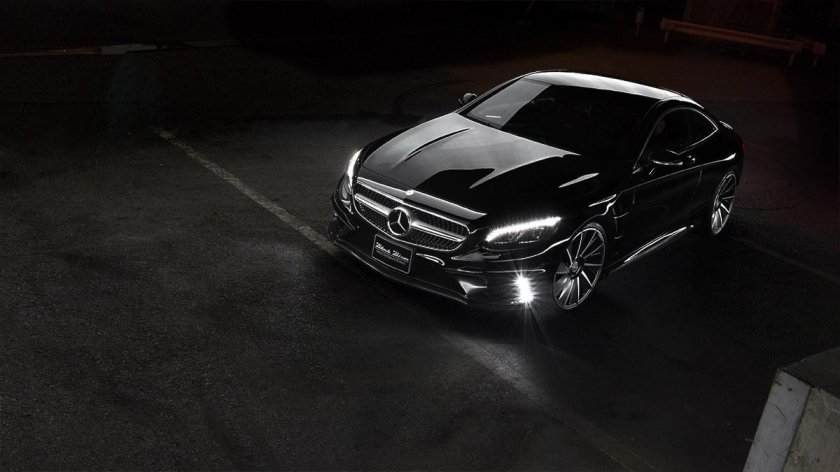 Mercedes-Benz c class 2015 в темноте
