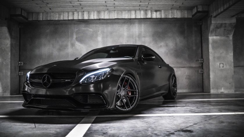 Мерседес-Бенц AMG 63 черный