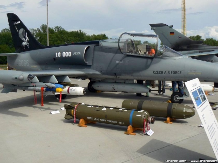 Самолет l 159