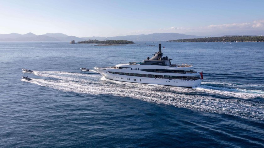 Яхта Луна Ахмедова