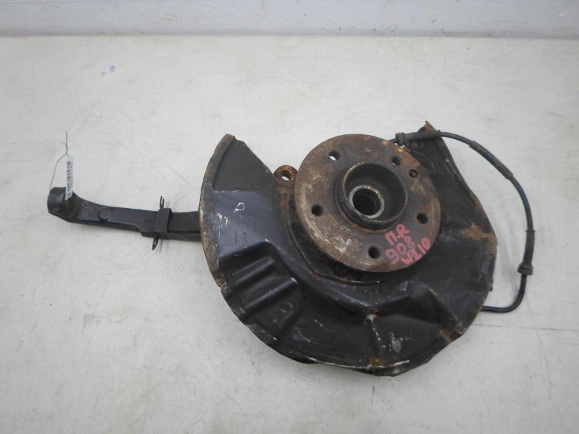 Гюмри запчасти Мерседес 210 кузов передний правый кулак купить