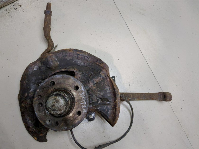 Цапфа Мерседес 210