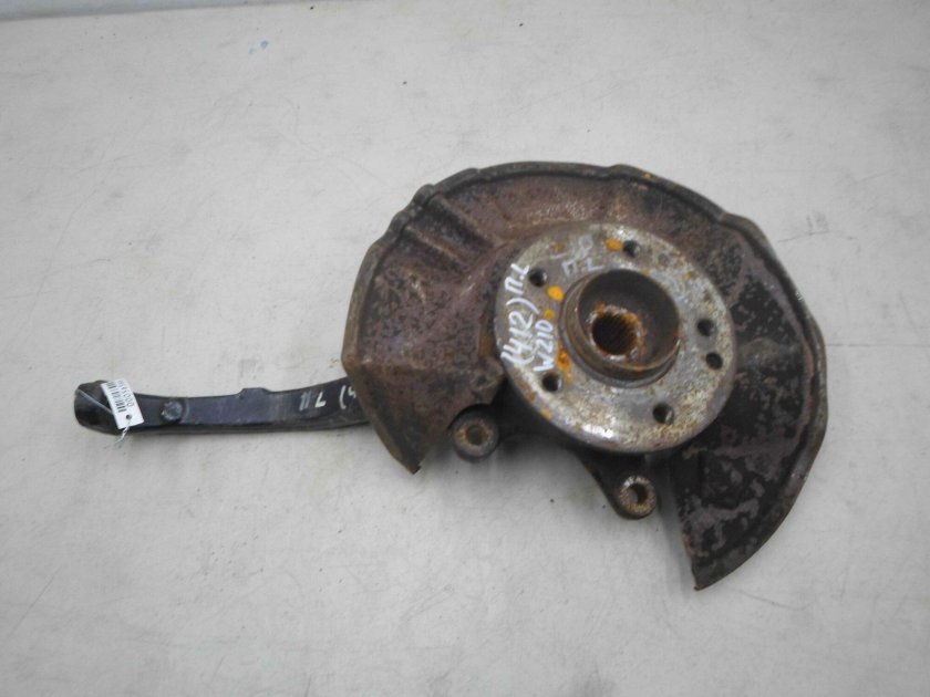 Поворотный кулак Мерседес 210