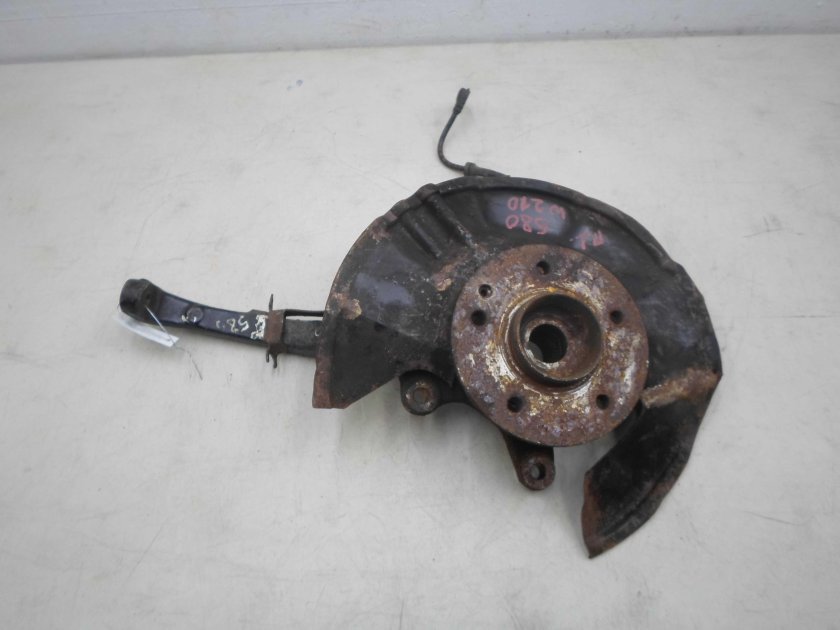 Поворотный кулак Мерседес 210