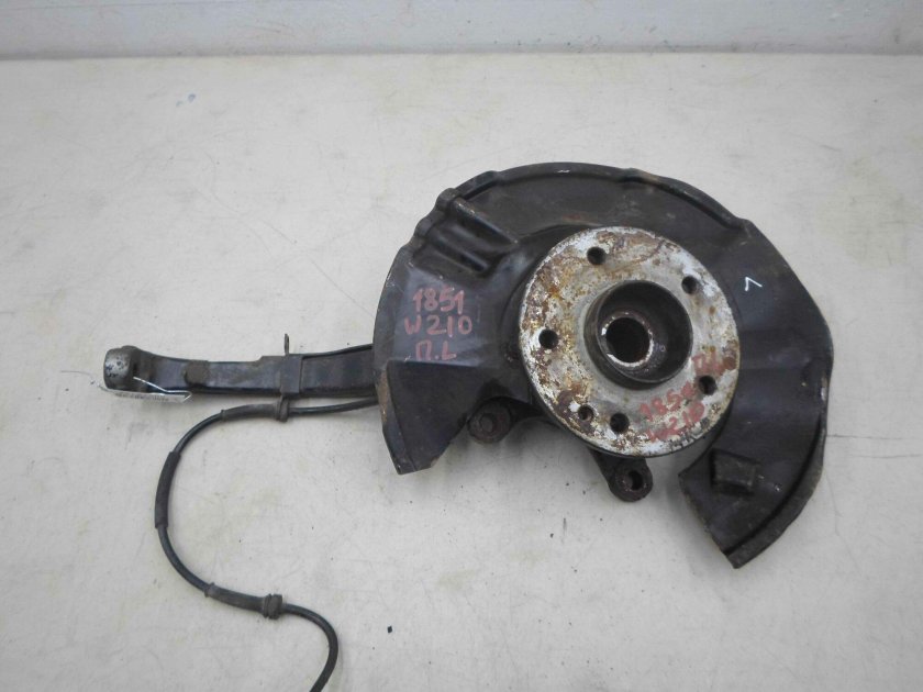 Поворотный кулак Мерседес 124