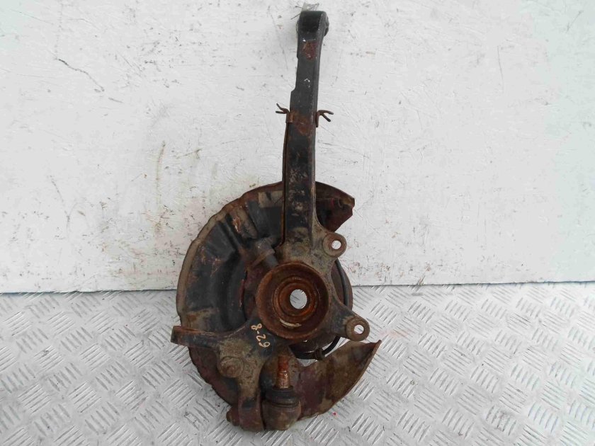 Поворотный кулак w210