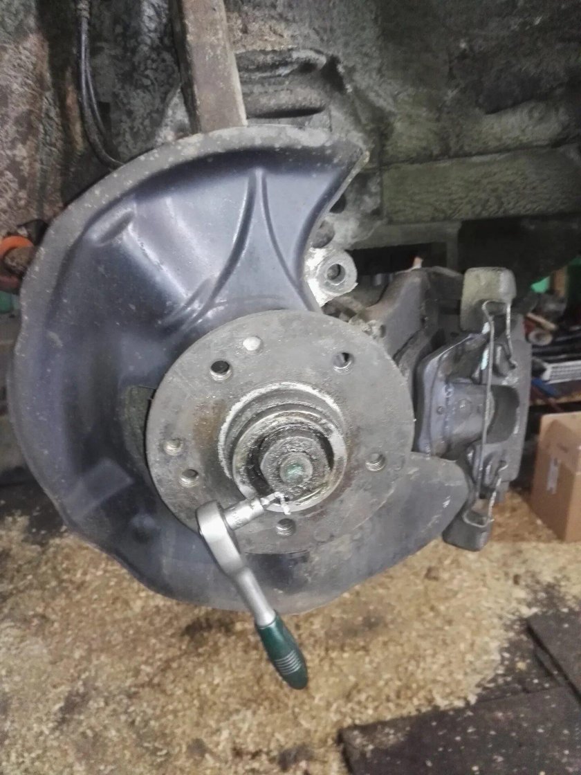 Замена переднего ступичного подшипника Мерседес w210