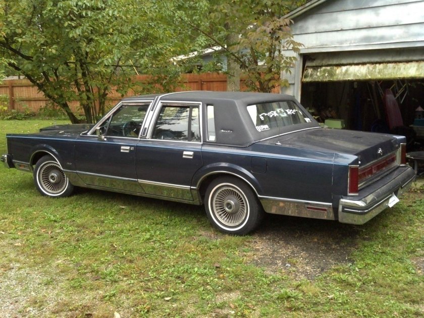 Lincoln Town car 1985