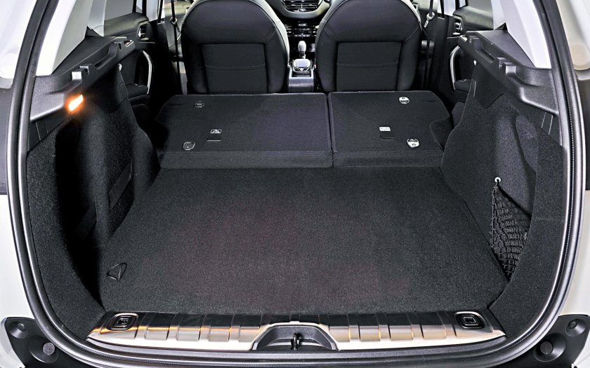 Peugeot 2008 багажник