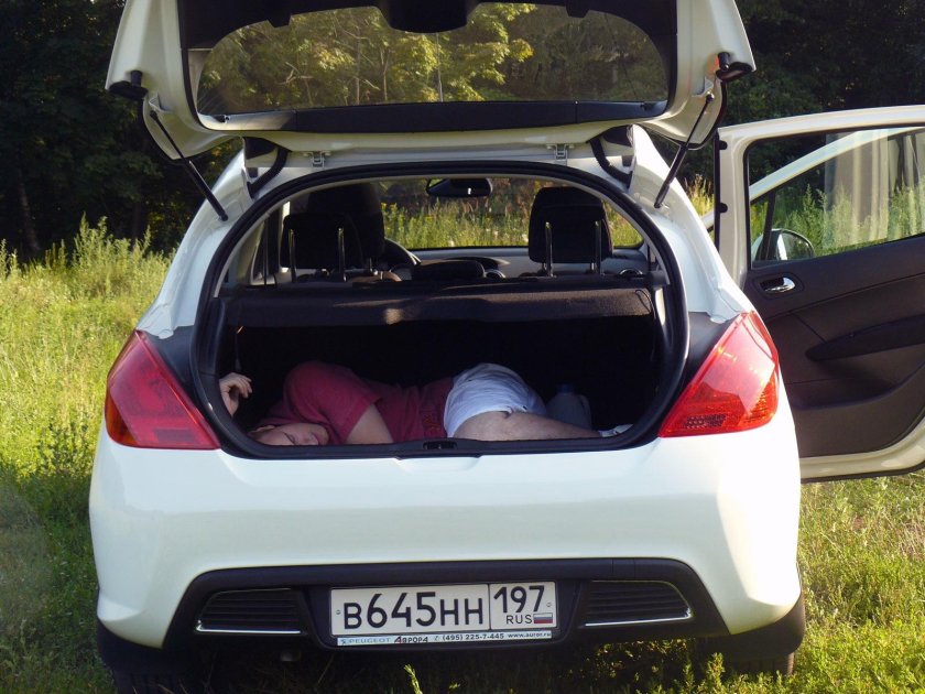 Пежо 308 открытый багажник