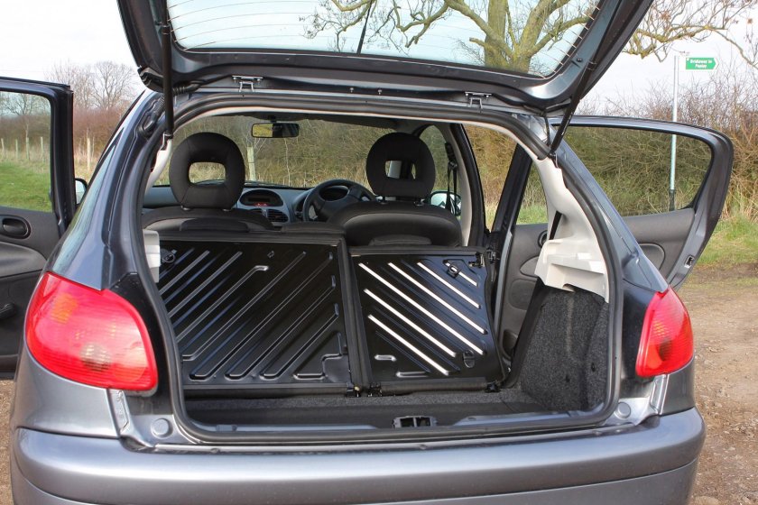 Peugeot 206 багажник