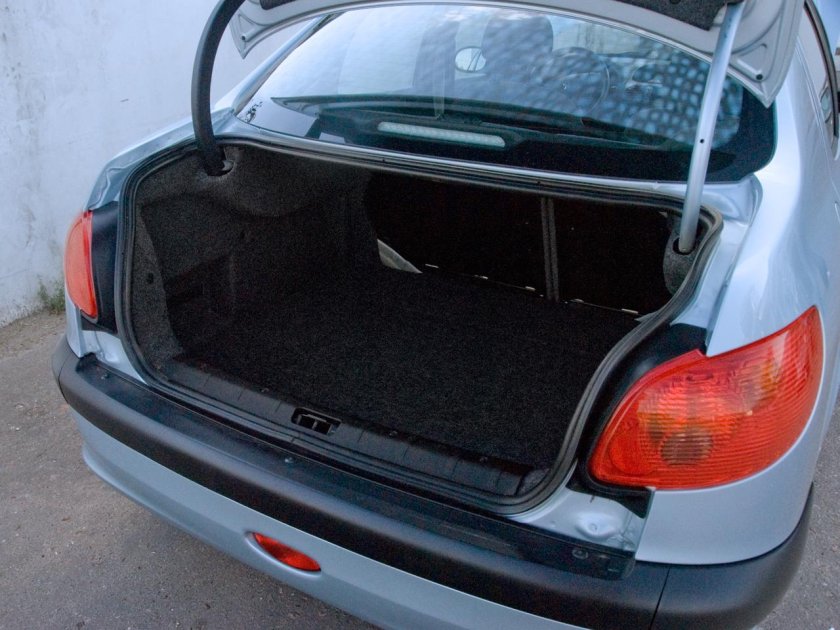 Peugeot 206 седан багажник
