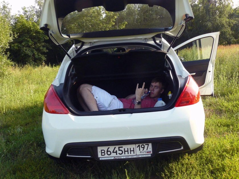 Пежо 308 открытый багажник