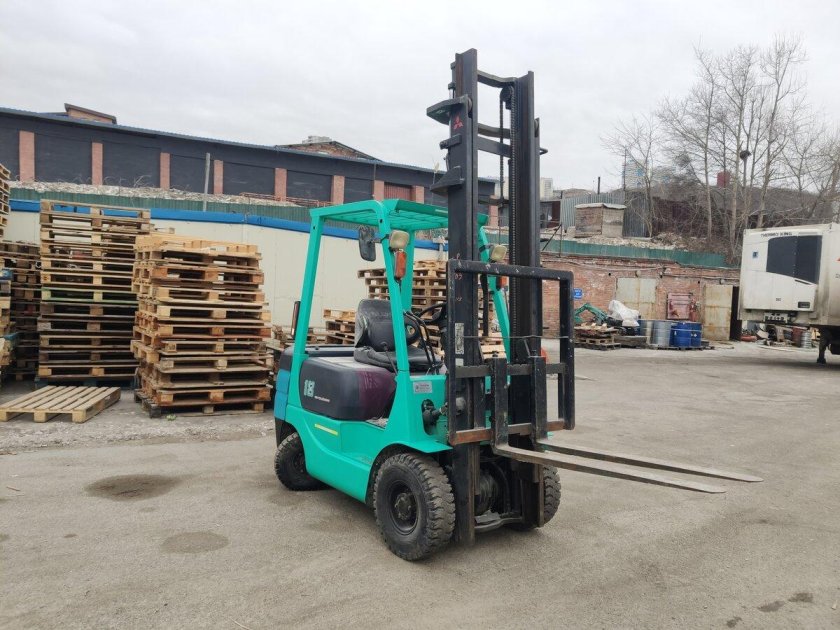 Погрузчик вилочный колёсный б/у марки: Mitsubishi "fg25"; Pama; f17b50107 2016г.в.