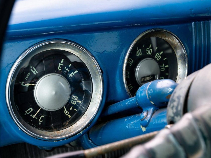 Москвич 401 приборная панель