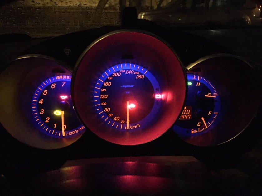 Мазда 6 MPS тахометр