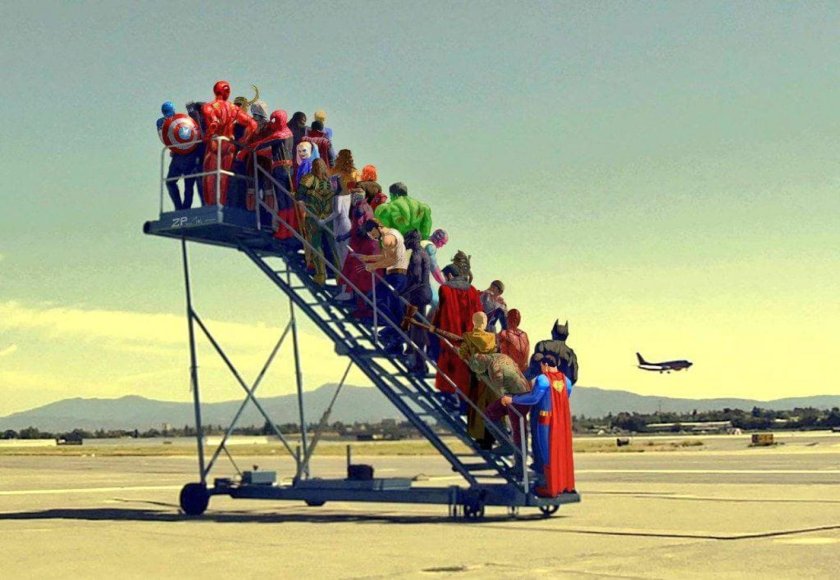 Американские Супергерои на трапе самолета