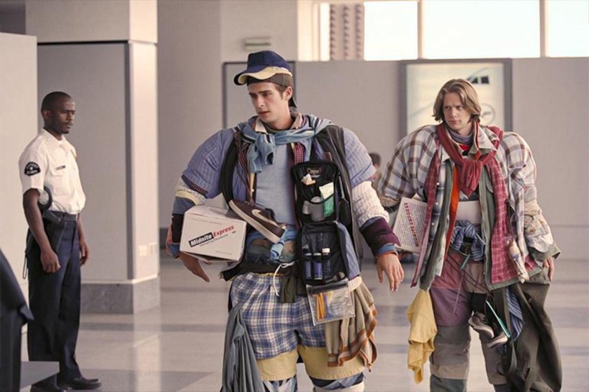 Одет в кучу одежды