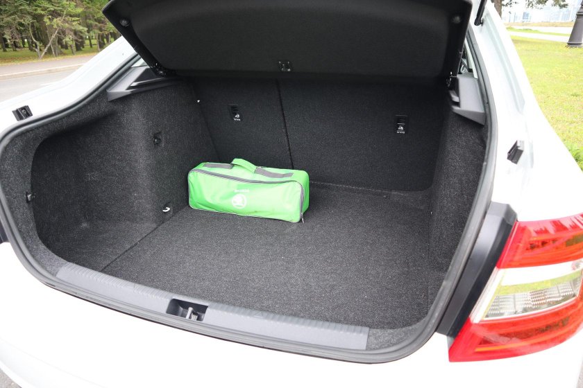 Skoda Octavia 2019 багажник