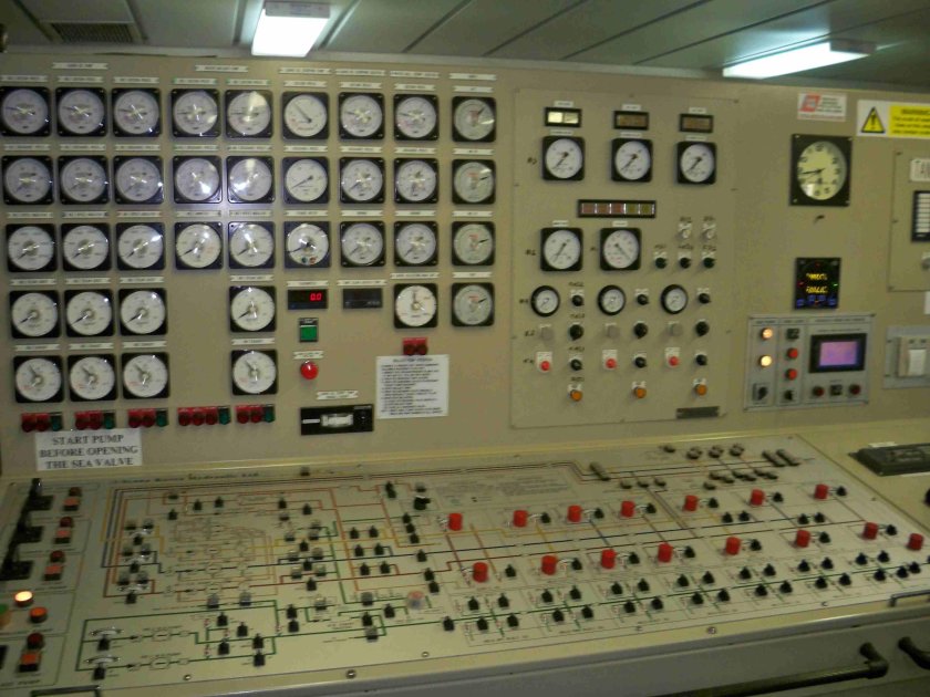 Пульт общекорабельных систем "молибден".