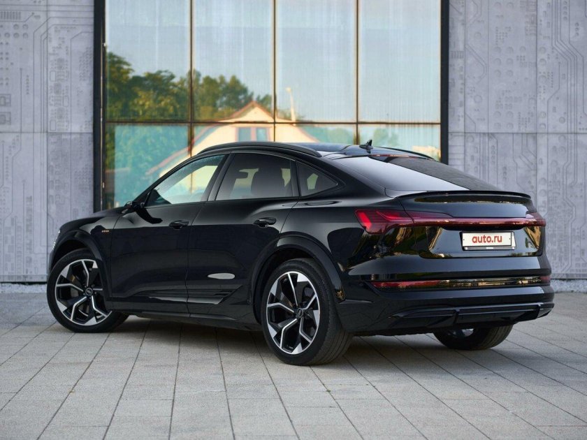 Черная ауди