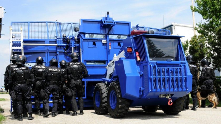 Бронированный погрузчик Bozena