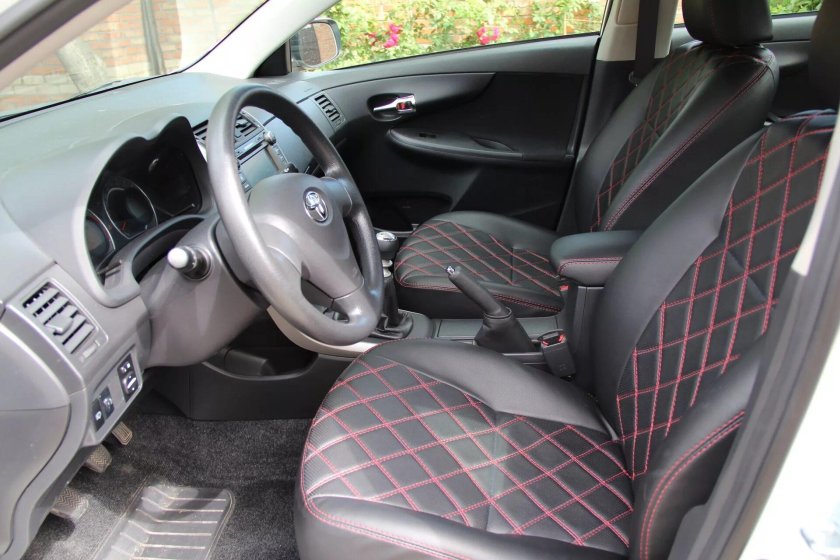 Чехлы Тойота Витц 2001