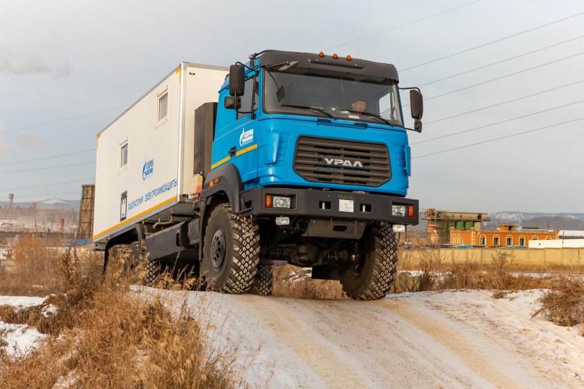 Урал бескапотный 6х6