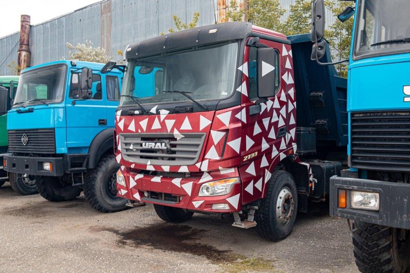 Урал бескапотный 6х6