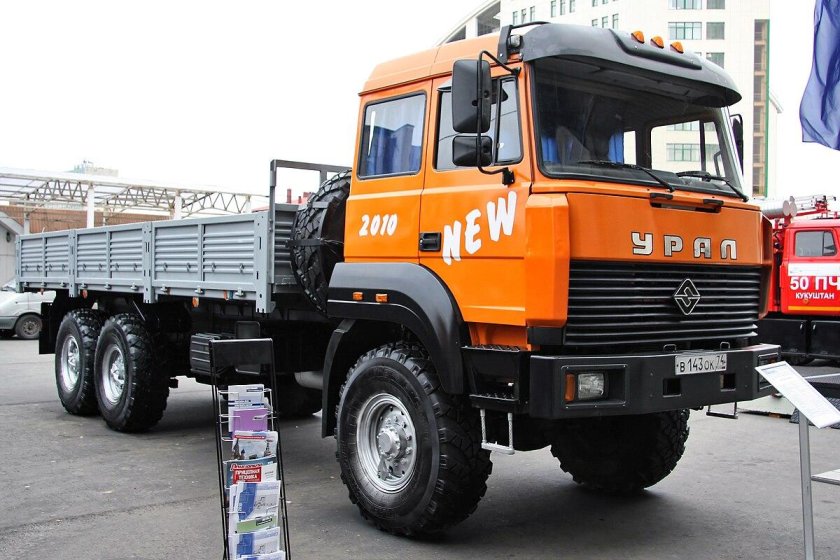 Урал Безкапотник 4320
