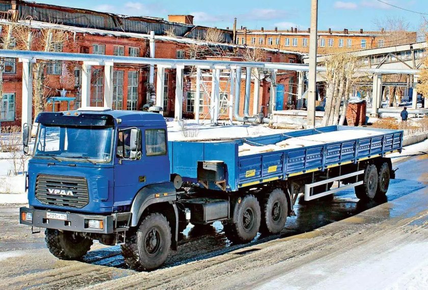 Урал 4320 бескапотный