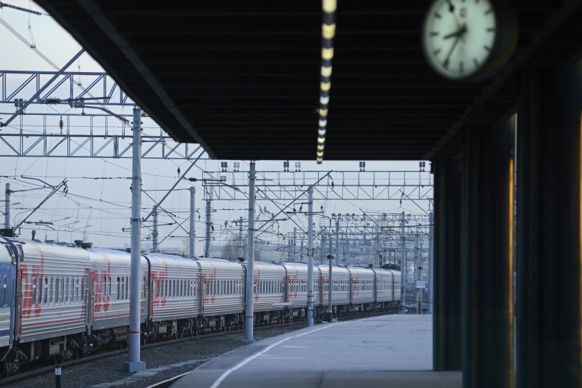 Ладожский вокзал поезда