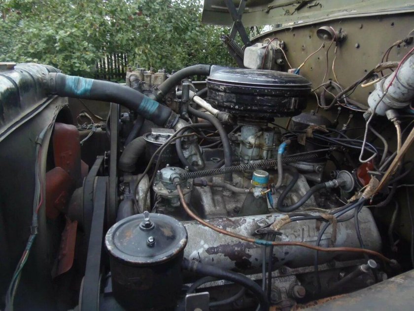ЗИЛ 130 моторный отсек