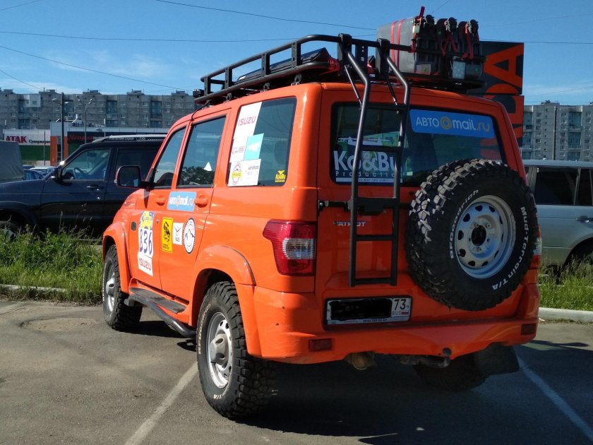 УАЗ Патриот экспедиционный оранжевый